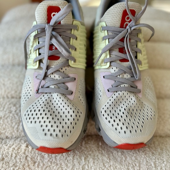 Cute and comfortable running/walking shoes !! - Picture 2 of 4